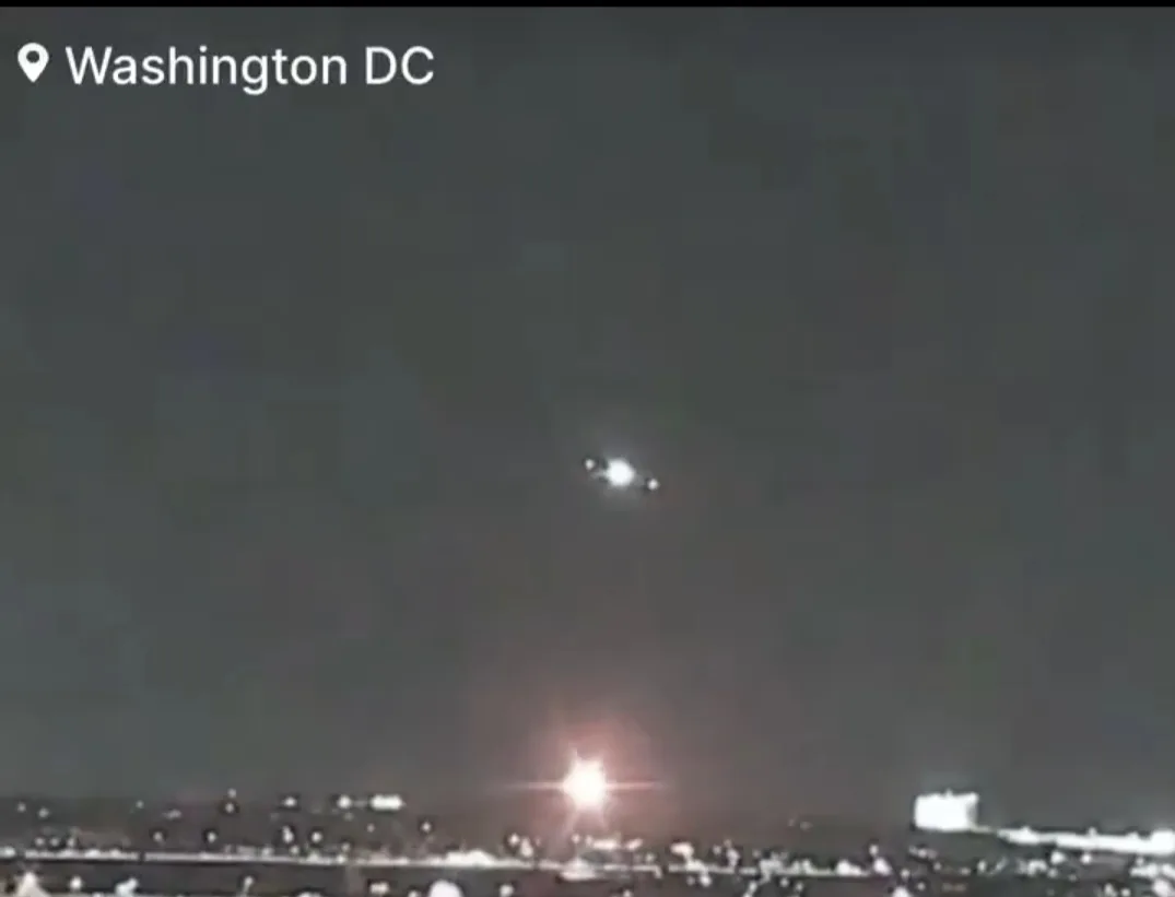 A CRJ700 collides midair with a Blackhawk – what a sight!