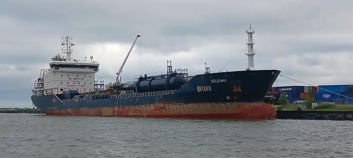 Introducing the Oil Tanker Selenika!