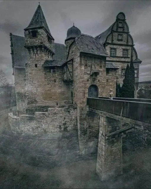 Exploring the Historic Oberschloss Kranichfeld in Germany