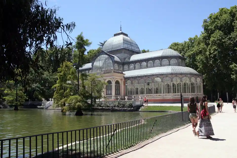 Exploring the Vibrant Streets of Madrid, Spain