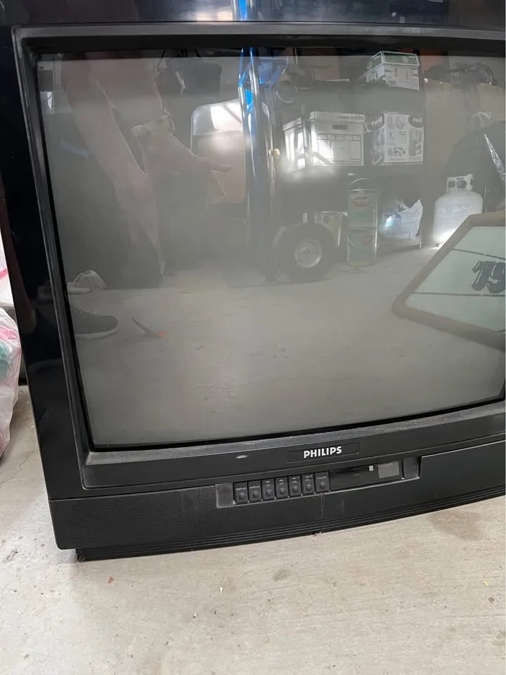 Throwback to the Philips 20" CRT TV from March '88!