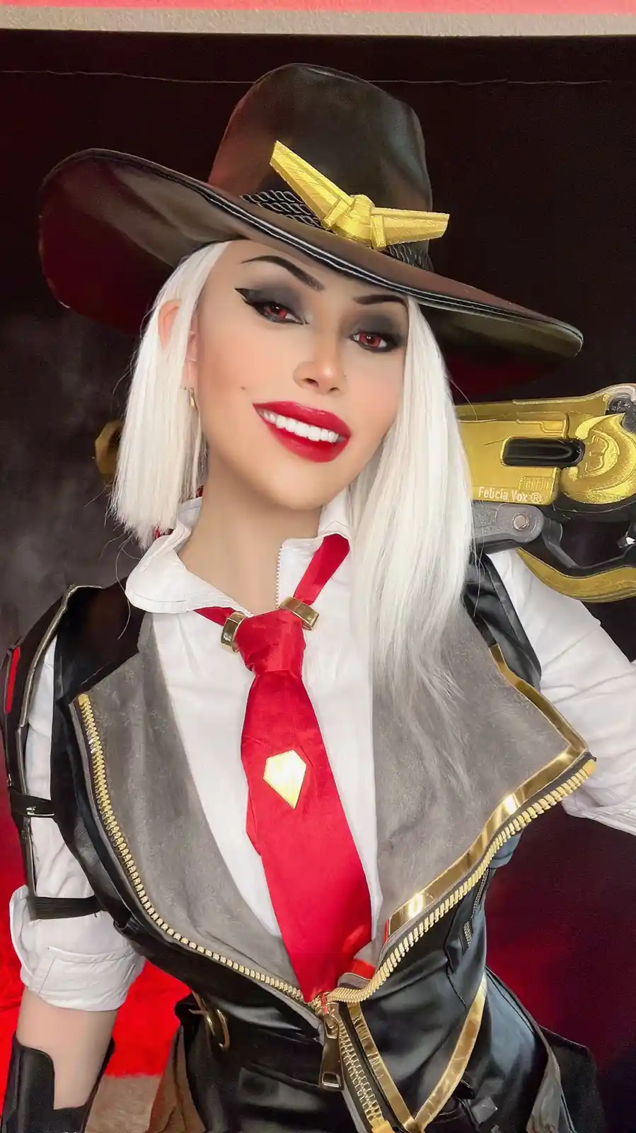 Incredible Ashe Cosplay Straight from Overwatch