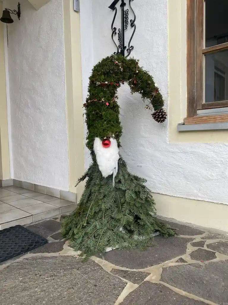 The Festive Christmas Dwarf