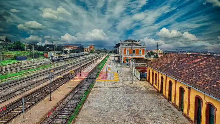 Exploring the Charm of Móra la Nova - Estació in Ribera d'Ebre