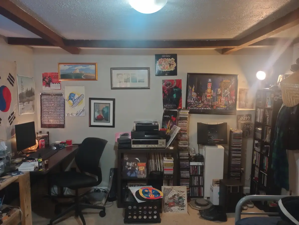 Jschlatt's Room Submission: A Unique Showcase