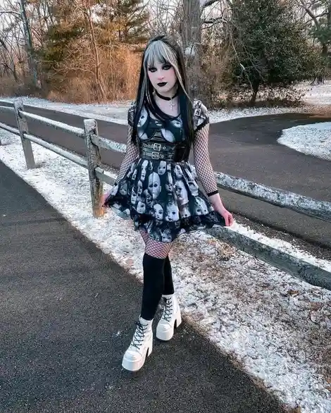 Check out this stylish outfit!